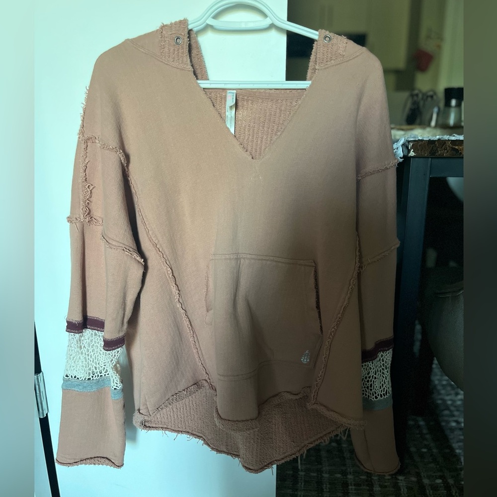 FREE PEOPLE “MOVEMENT”~ “DREAM CATCHER” hooded sweatshirt  (M)